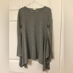 Like NEW Zenana Outfitters grey top. SO COMFY!!!! Perfect w/leggings!!